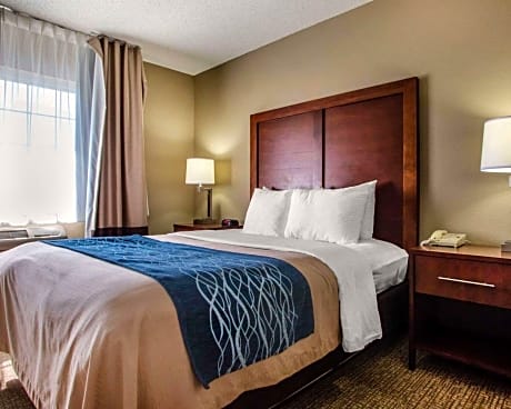 Queen Suite - Accessible/Non-Smoking