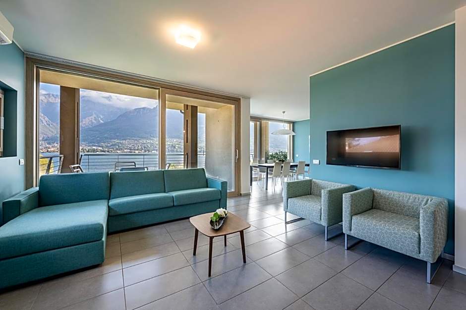 Bellagio Village- 4 Apartments by the lake - Seasonal Warm Pool and Sauna