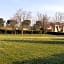 Les Aubuns Country Hotel