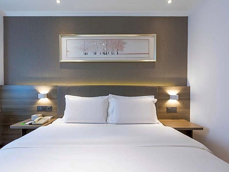 7 Days Premium Nanchang Train Station