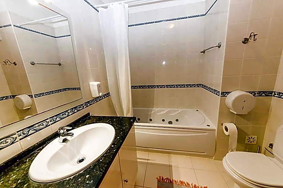 Ericeira Chill Hill Hostel & Private Rooms