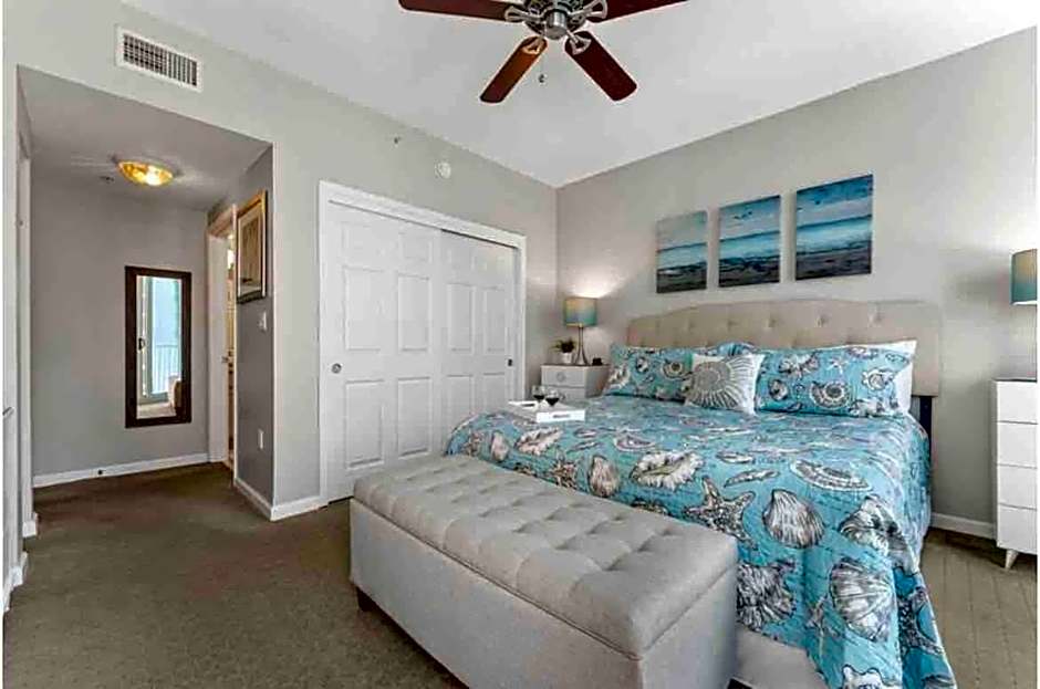 Pink Sunsets at the Palms of Destin Across from Beach, Heated Pool Shuttle & Dining