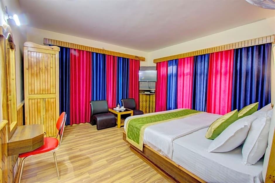 Goroomgo Samiru Manali 