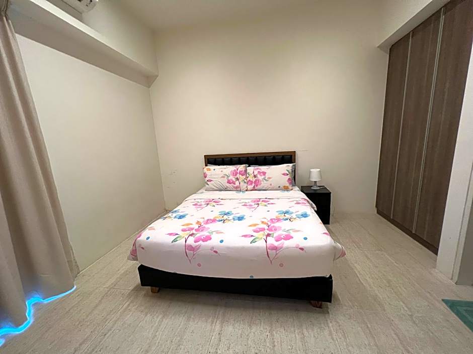 By The Sea Partial Seaview n Mountain View 383