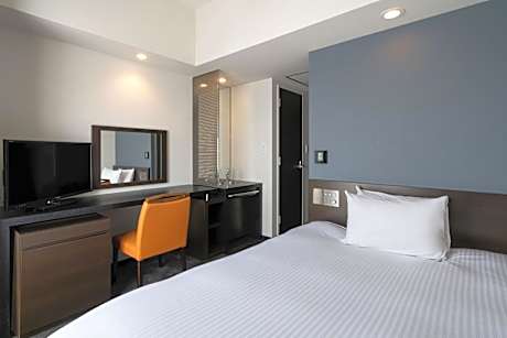 Single Room with Double Bed - Smoking
