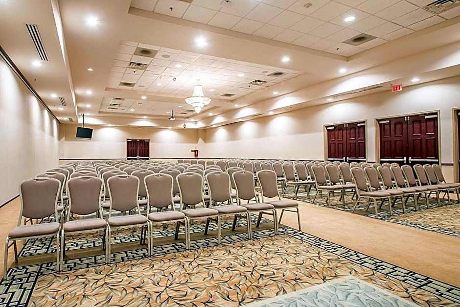 Clarion Inn Elmhurst - Oak Brook Near I-88, I-290, I-294