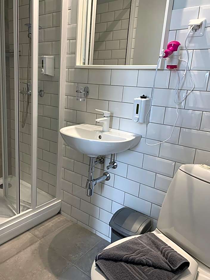 NB hotel with free parking