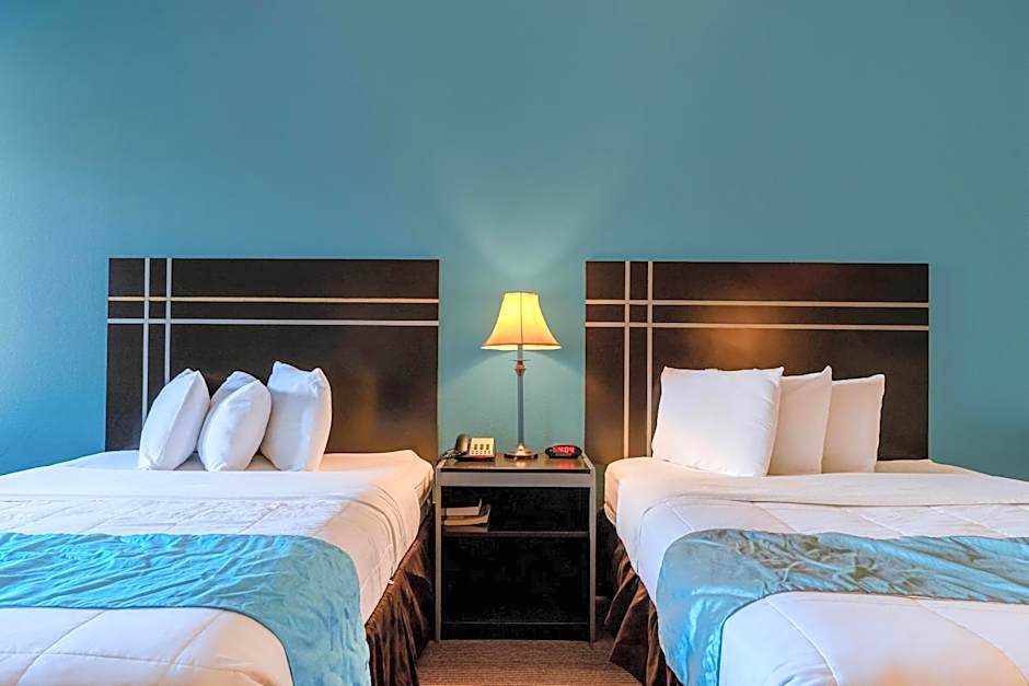 Moulton Inn & Suites By OYO