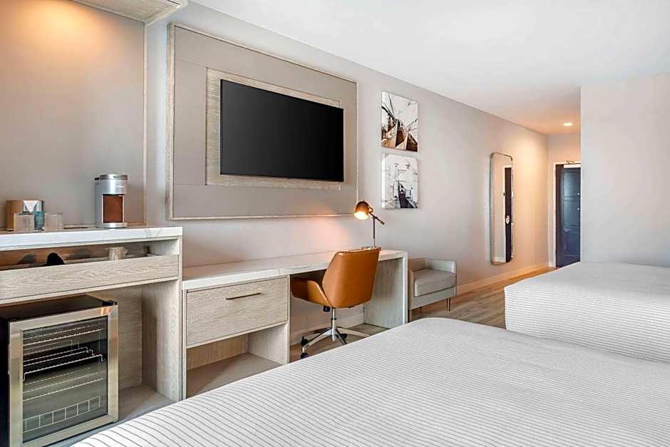 Cambria Hotel Waco University Riverfront