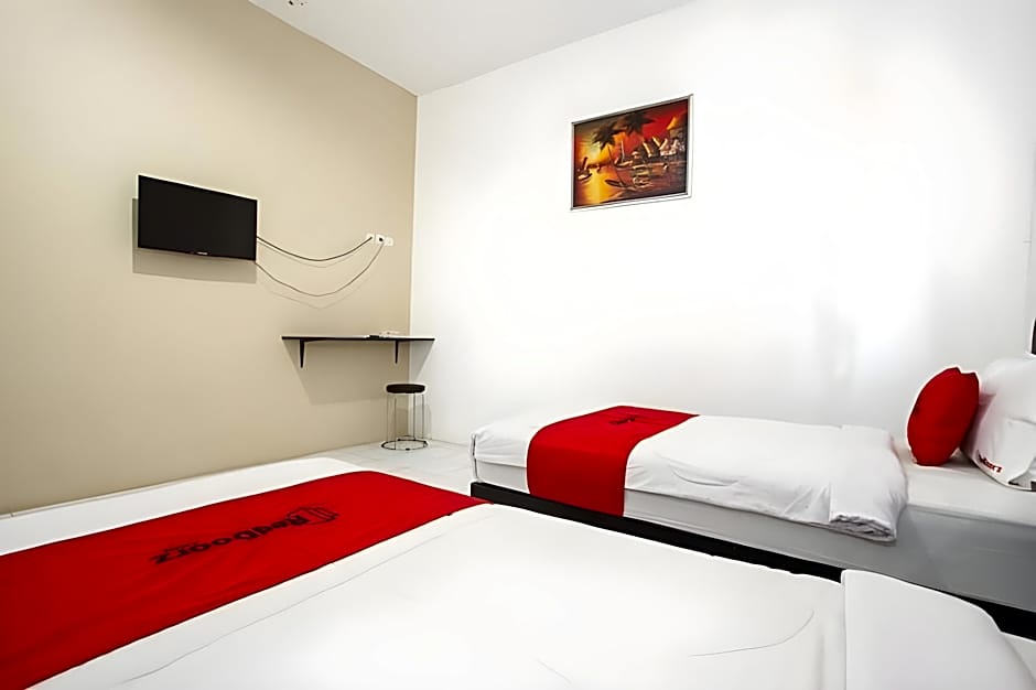 RedDoorz Plus near Galaxy Mall