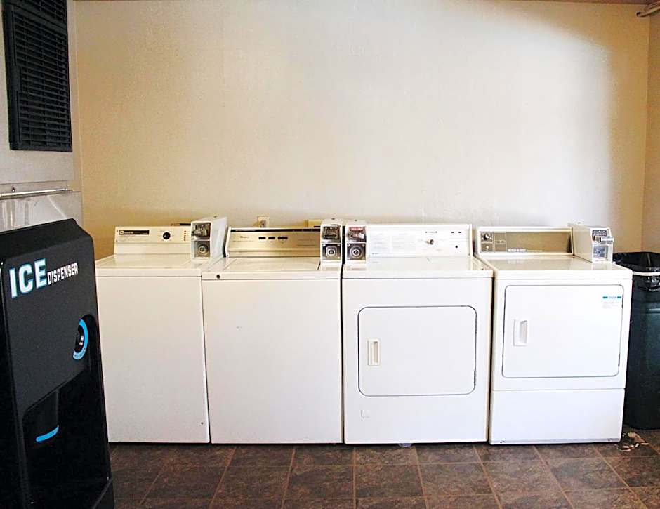 Days Inn by Wyndham Show Low