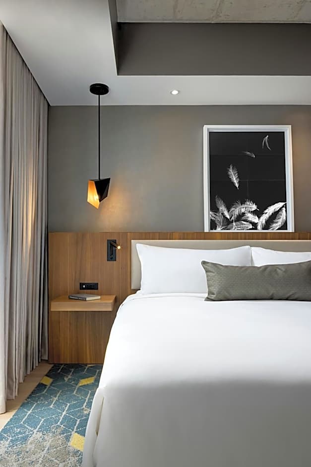 Humaniti Hotel Montreal, Autograph Collection