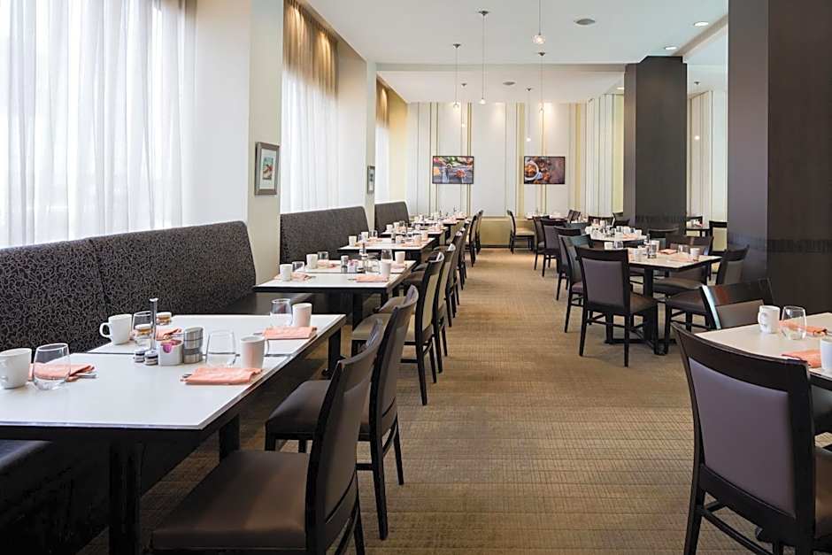 Delta Hotels by Marriott Edmonton South Conference Centre