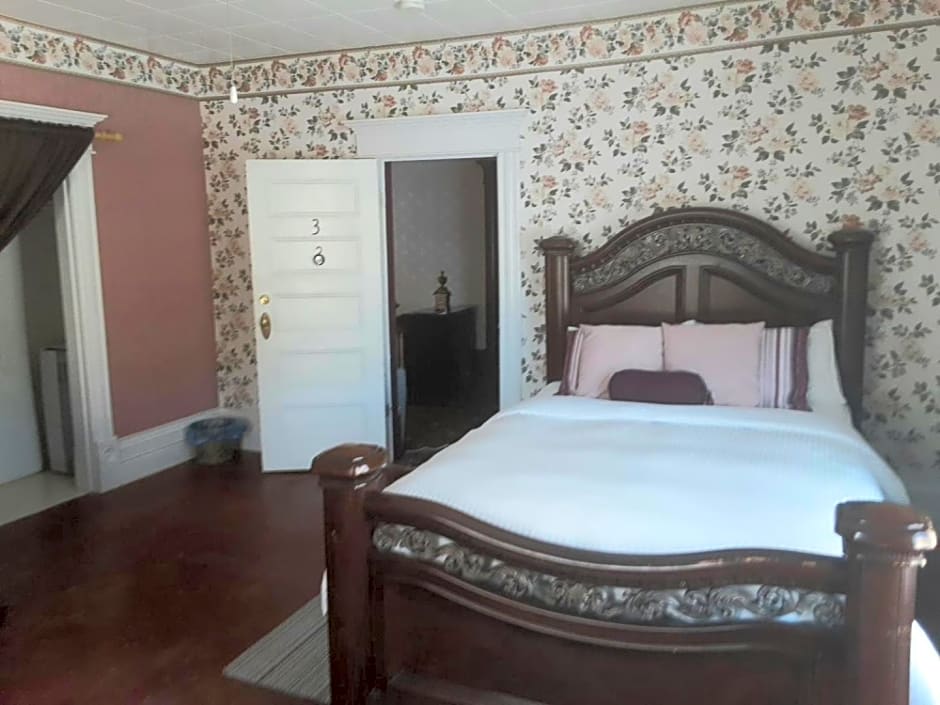 Marmora and Lake Inn and Victorian Diner