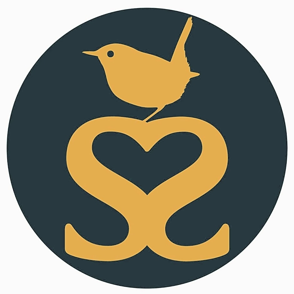 Somerleyton Meadows - The Hideaway Hut & Hot Tub