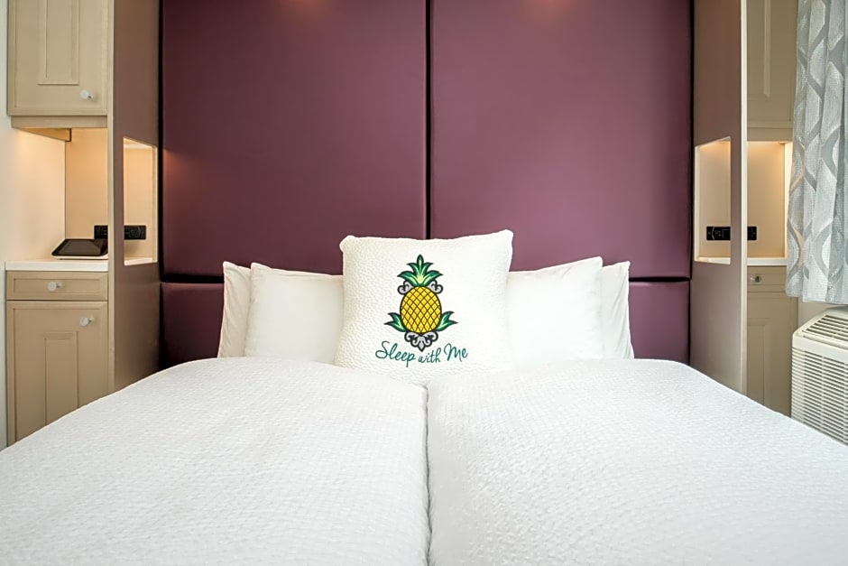 Staypineapple, An Artful Hotel, Midtown