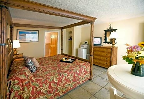 King Room with Pool View