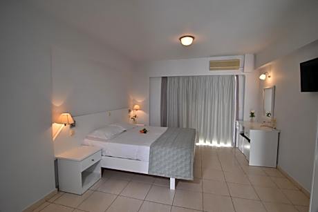 Double or Twin Room with Side Sea View