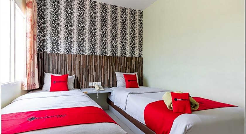 RedDoorz Plus @ Hertasning Area Makassar