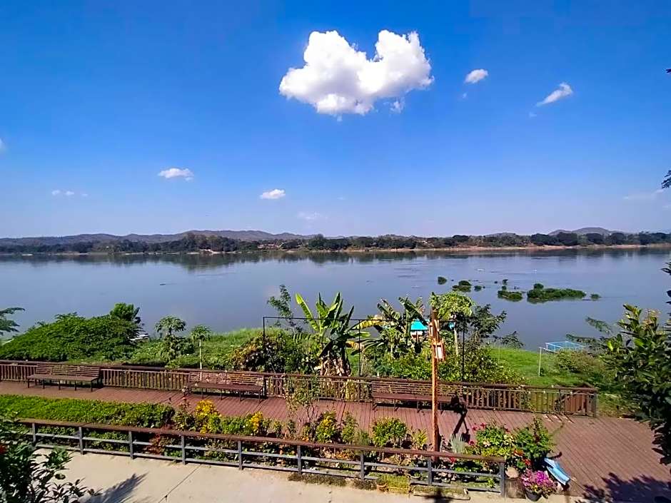 Tonkong Guesthouse & Restaurant