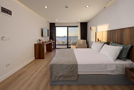 Deluxe Triple Room with Sea View