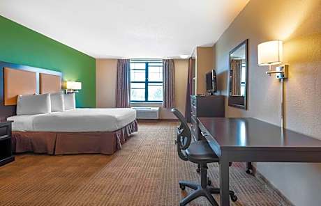 Queen studio with 1 Queen Bed - Disability Access/Non-Smoking