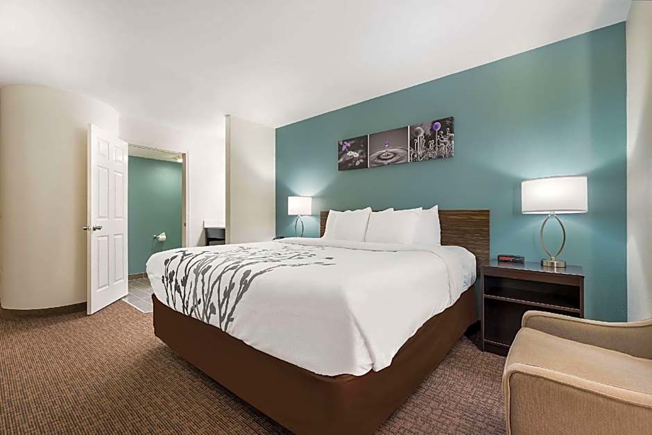 Photo 1 of 7 of 1 King Bed, Nonsmoking