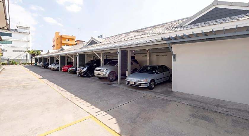 OYO 75382 Chonburi Hotel