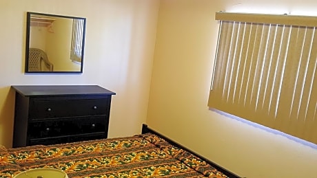 One Bedroom King Suite - Non Smoking 