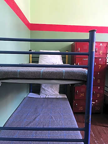 Single Bed in Mixed Dormitory Room (10 Beds)