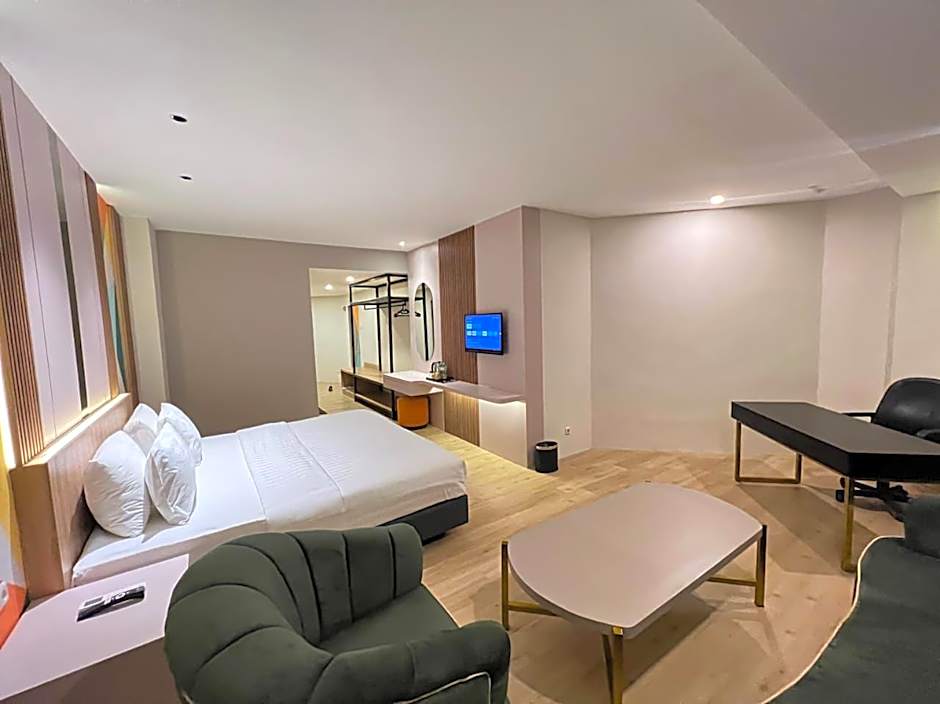 Alexander Hotel Tegal
