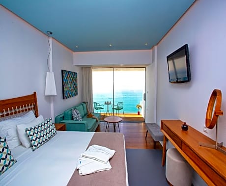 Superior Suite with Sea View (Open-Plan)