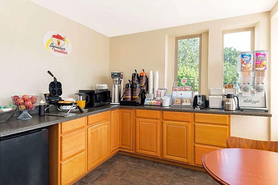 Super 8 by Wyndham Enid