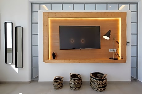 Prestige Suite with Heated Infinity Pool - Caldera Sea View