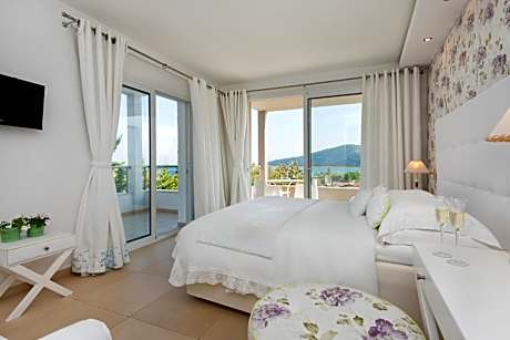 Deluxe Suite with Sea View