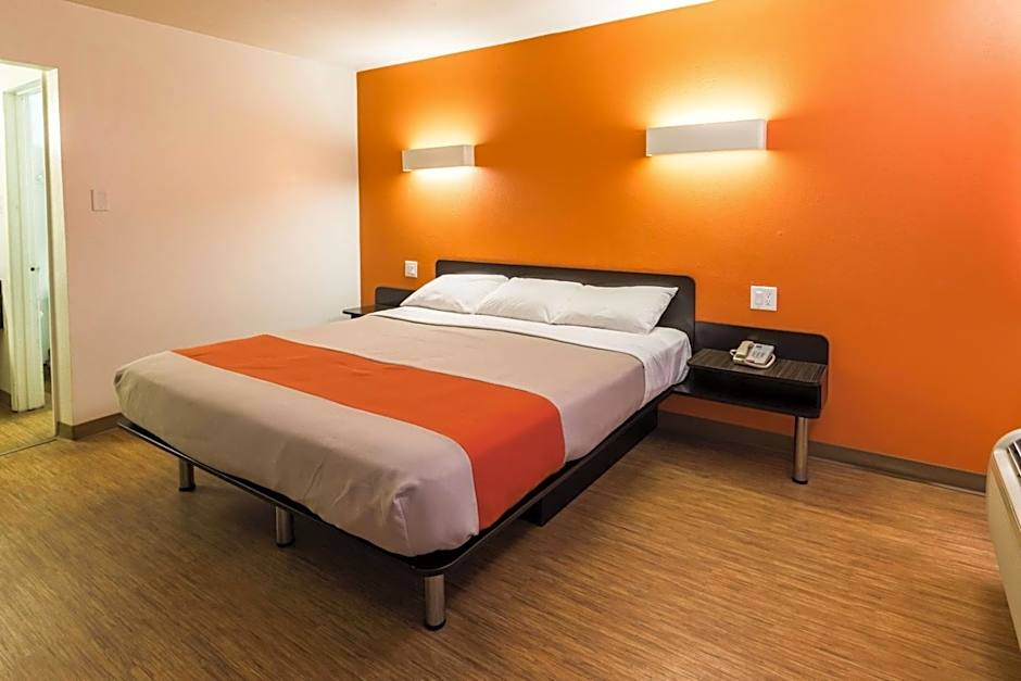 Motel 6-Stephenville, TX