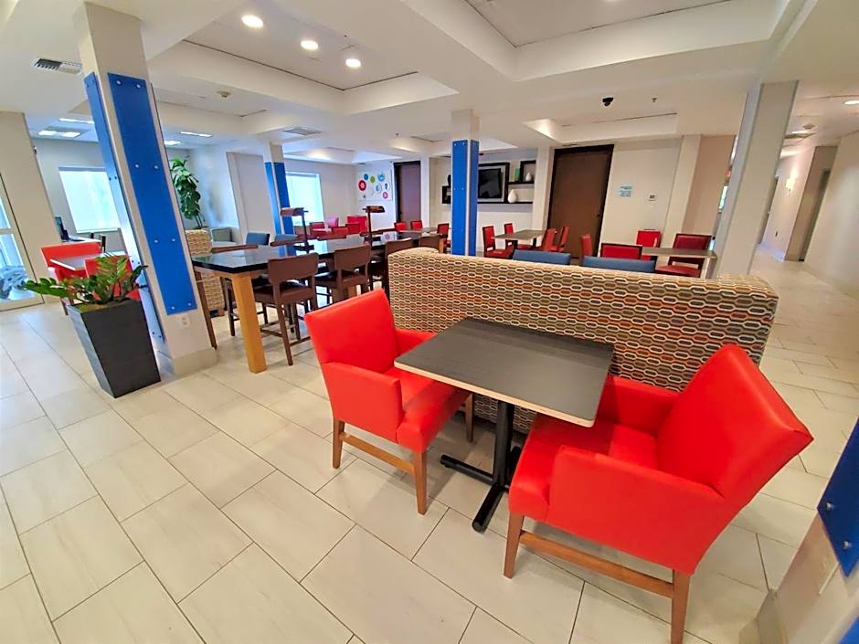 Holiday Inn Express Hotel & Suites Lynnwood By IHG