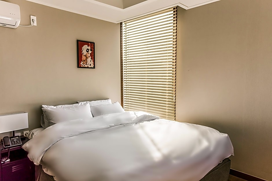 Check Inn Hotel