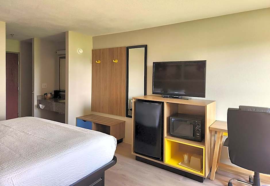 Days Inn by Wyndham Lafayette Scott