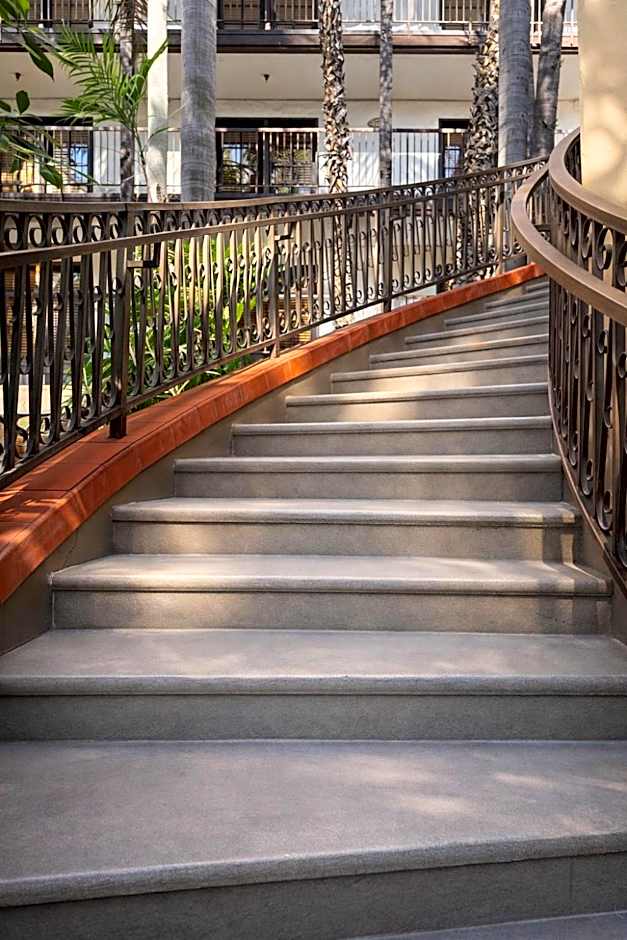 Buena Park Grand Hotel & Suites