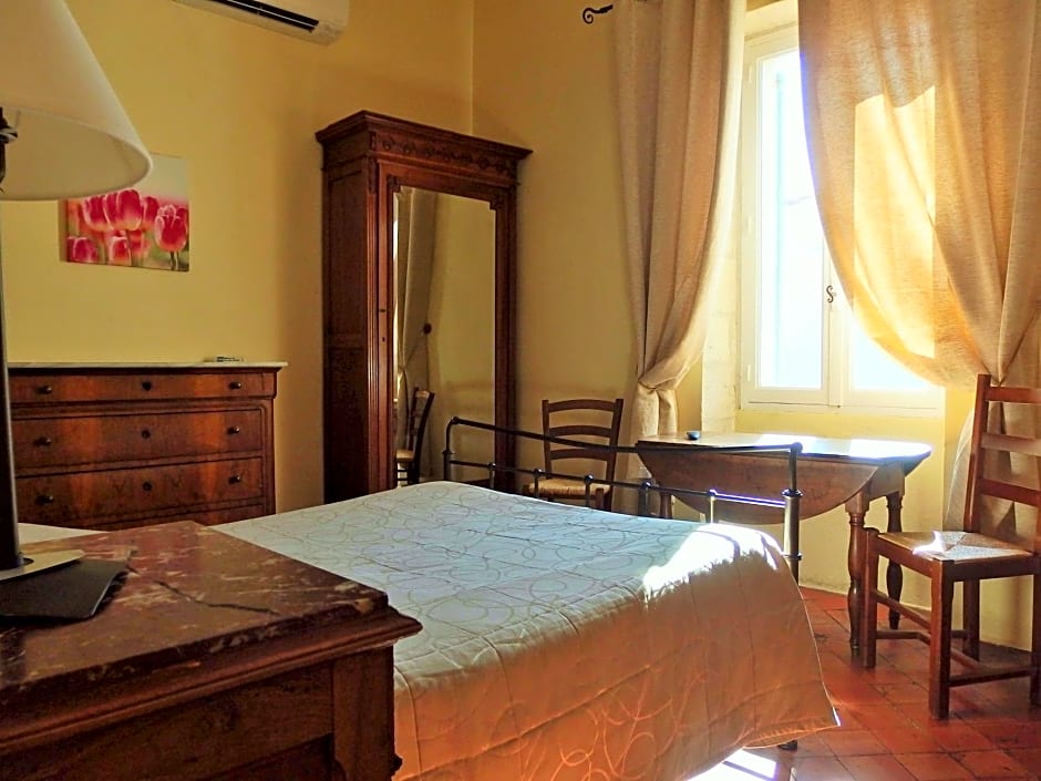 Au Saint Roch - Hôtel et Jardin