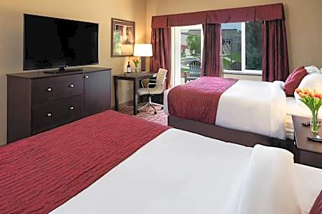 Deluxe 2 Queen NonSmoking Pet-Friendly