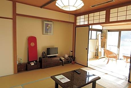 Japanese-Style Twin Room with Private Bathroom - Sea View