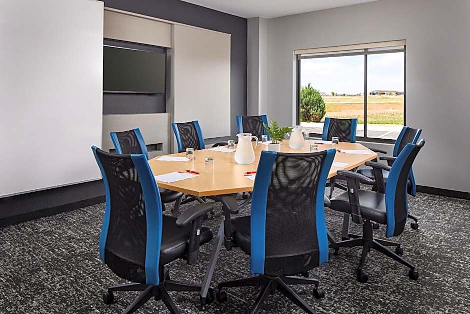 TownePlace Suites by Marriott Garden City