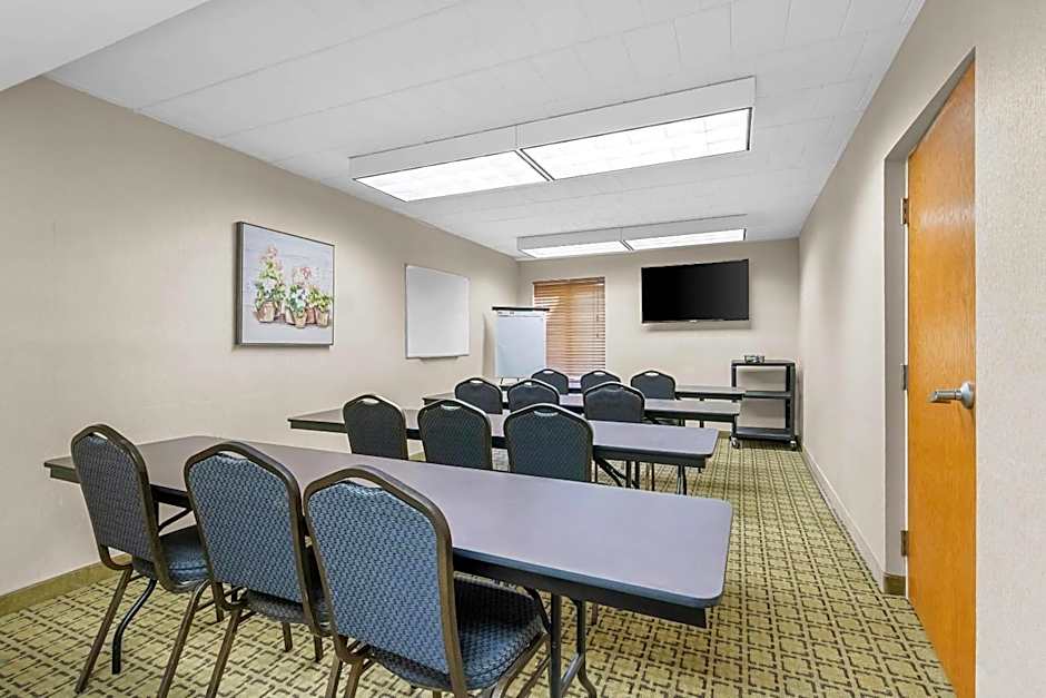 Clarion Inn Cranberry Township