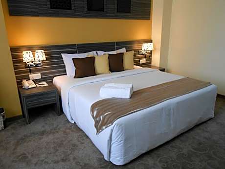 Deluxe Suite Hill view