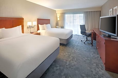 Room, 2 Queen Beds, Smoking (Mobility/Hearing Access, Roll-In Shwr)