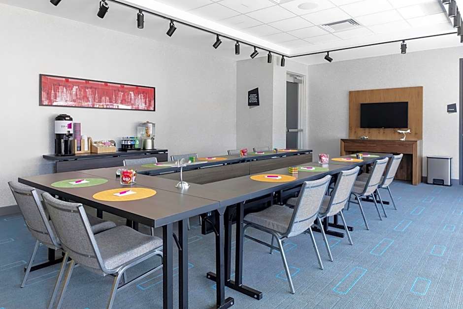 Aloft by Marriott Glendale at Westgate