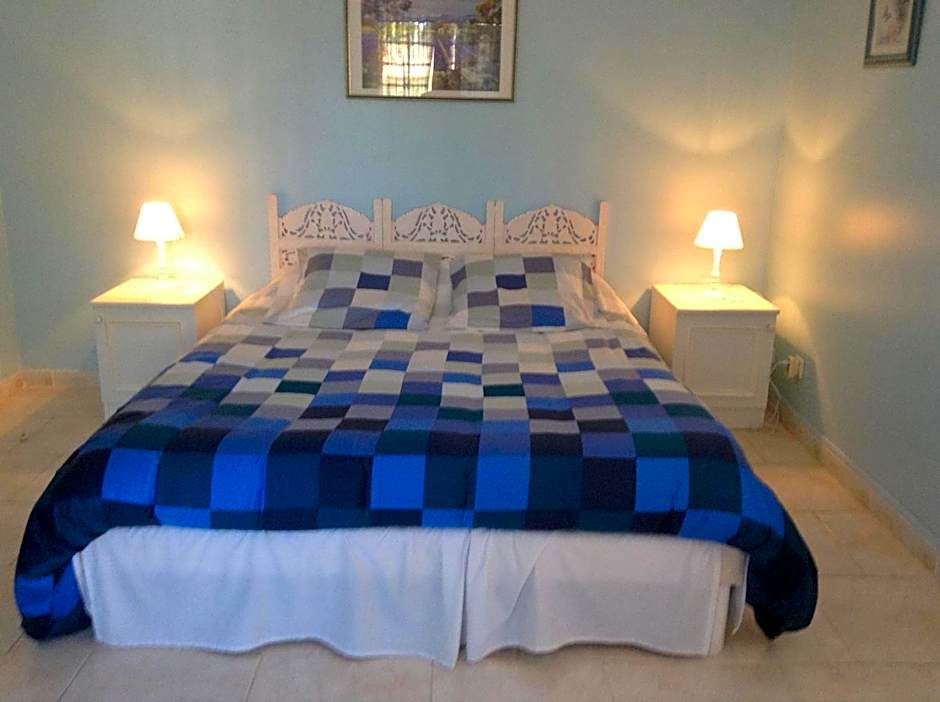Chambres d'Hôtes Le Mas du Bijou Bleu