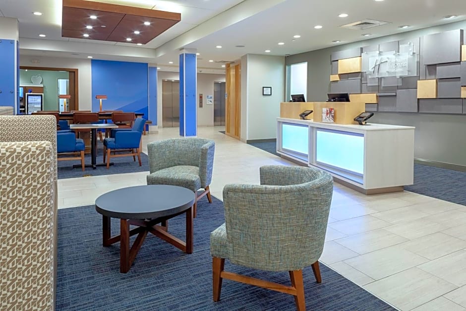 Holiday Inn Express and Suites Gilbert - East Mesa By IHG